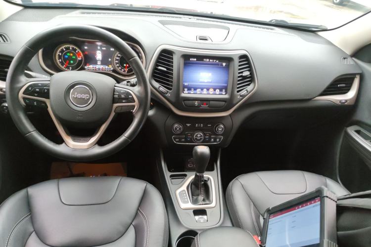 Used  Cherokee 2017 2.0L Superior Edition