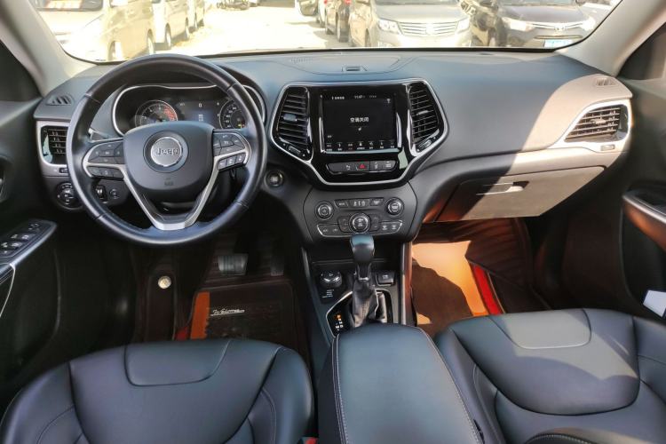 Used  Cherokee 2019 2.0T Four-Wheel Drive Explorer Edition China V