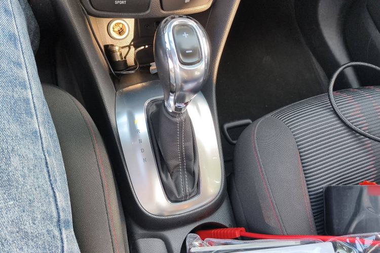 Used Buick Encore 2015 1.4T Automatic Two-Wheel Drive Urban Elite Version
