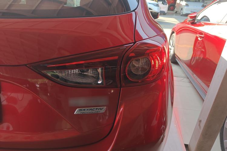 Used Mazda Mazda 3 Axela 2014 Hatchback 1.5L Automatic Luxury Model
