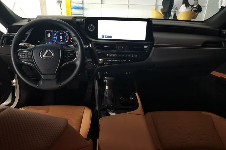 Used Lexus ES 2023 200 Excellence Edition
