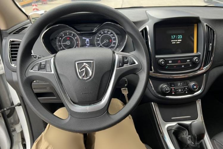 Used Baojun 560 2015 1.8L Manual Elite Model