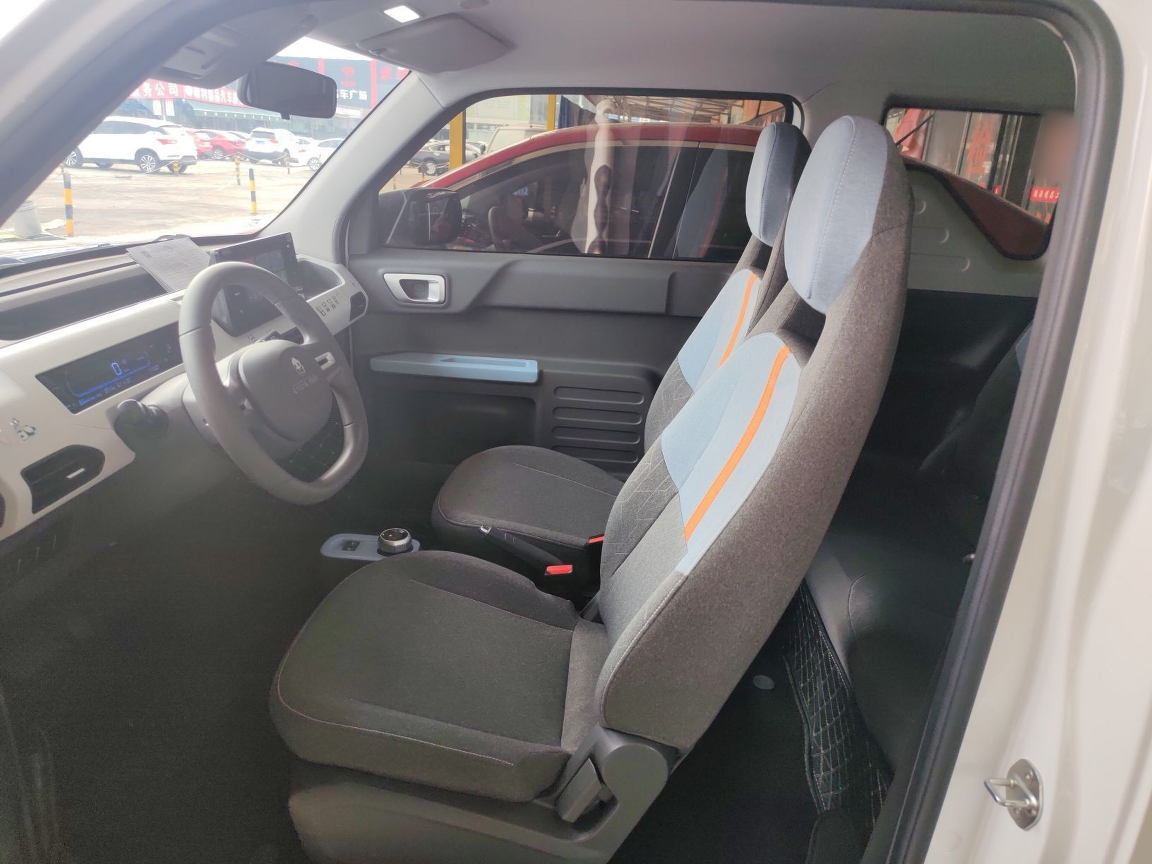 Переднее сиденье в автомобиле