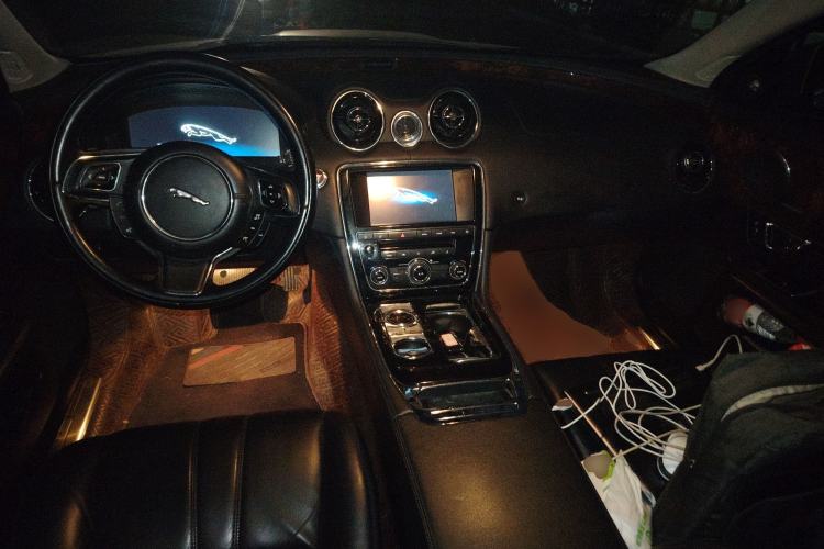 Used Jaguar XJ 2014 XJL 3.0 SC Two-Wheel-Drive Panoramic Business Edition