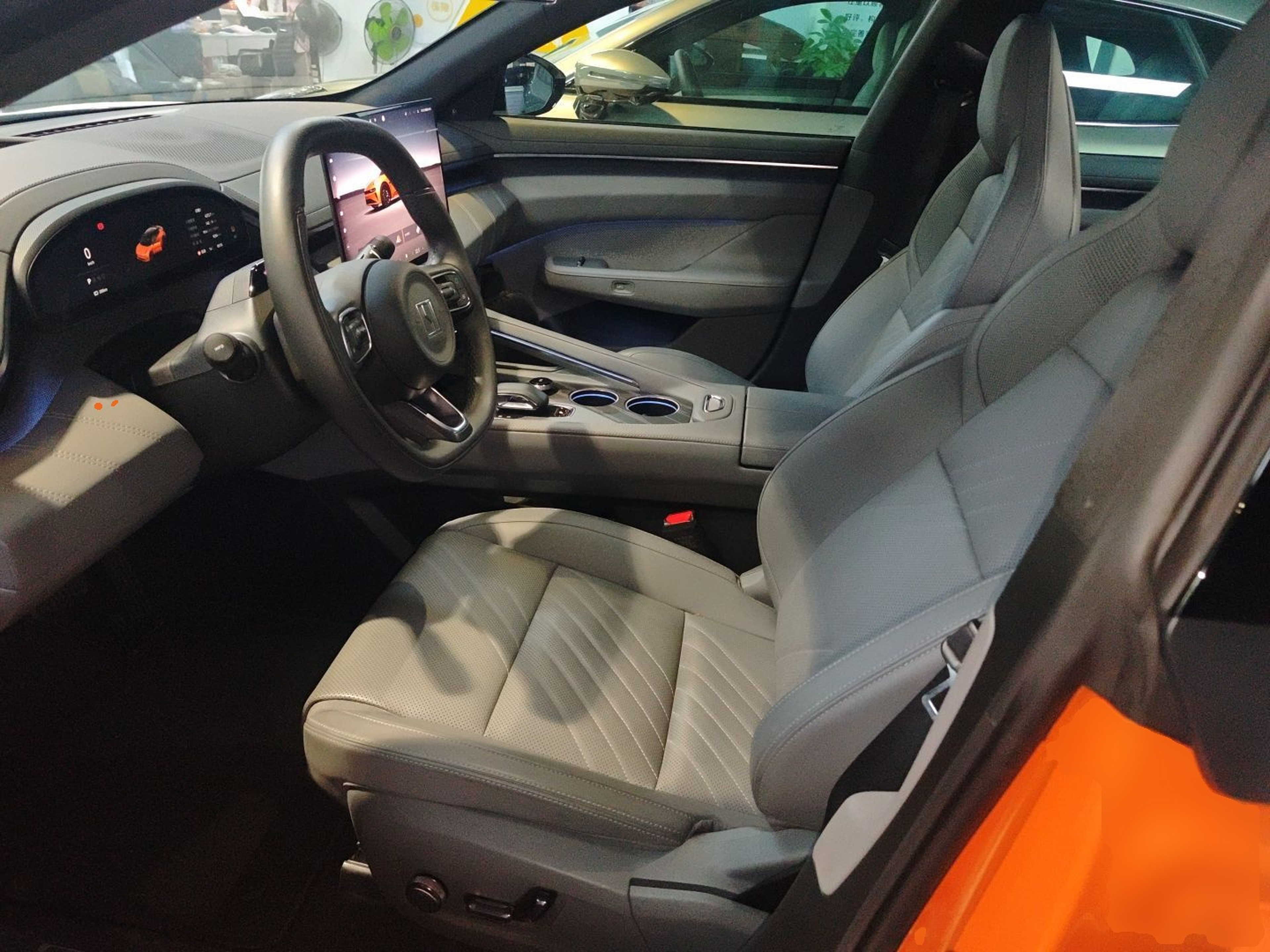 Переднее сиденье в автомобиле