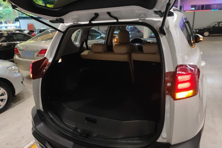 Used Toyota RAV4 2015 2.0L CVT Two-Wheel Drive Fashion Edition