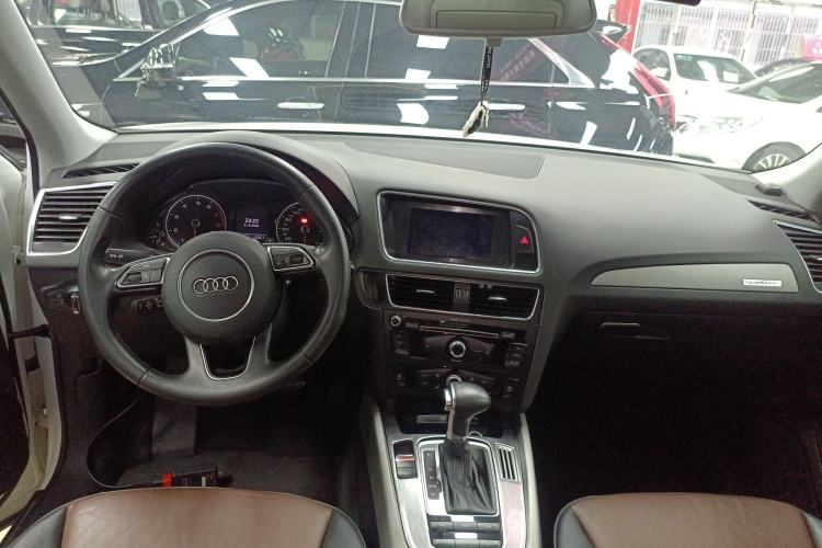 Used Audi Q5 2018 Collector's Edition 40 TFSI Ambition Model
