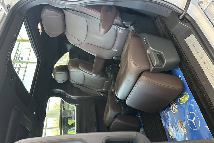 Used Toyota Granvia 2022 2.5L Hybrid Flagship Edition
