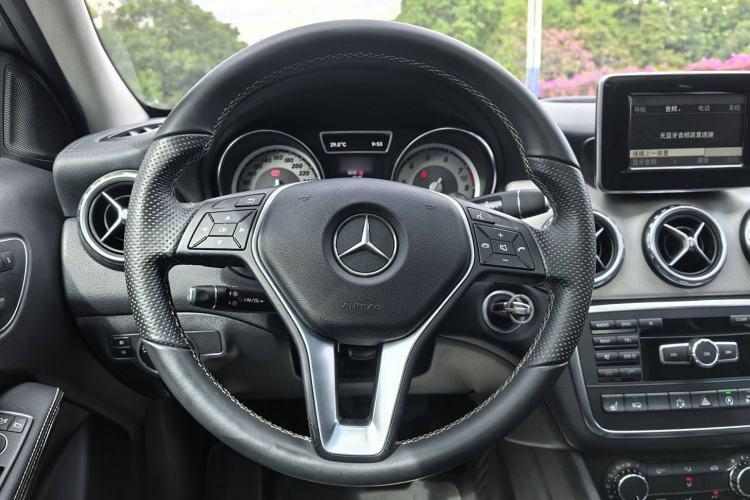 Used Mercedes-Benz GLA 2015 GLA 220 4MATIC Fashion Model