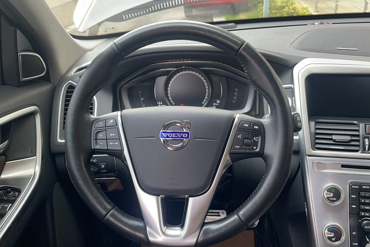 Used Volvo XC60 2017 T5 AWD Smart Upgrade Edition
