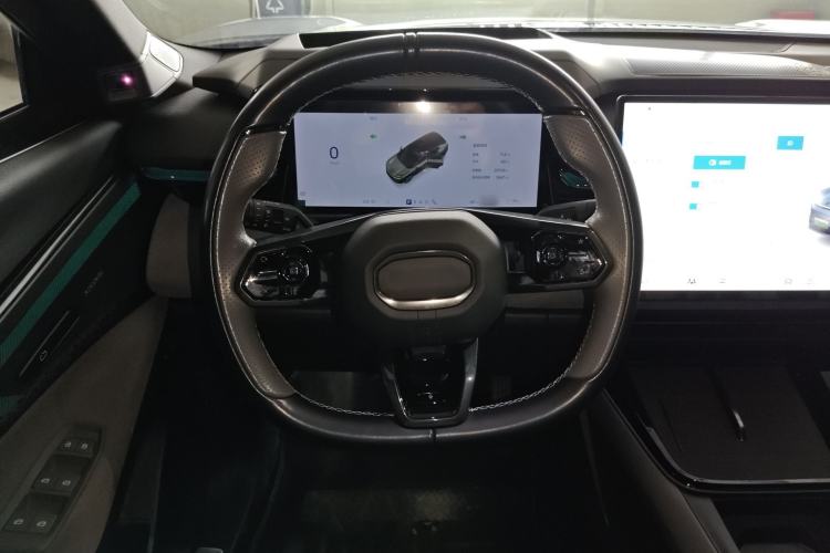 Used Lynk & Co 08 EM-P 2025 220 km All-Wheel-Drive Performance Halo
