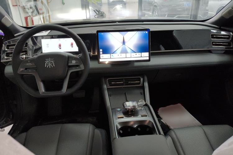 Used BYD Qin L 2025 DM-i Smart Drive 120KM Leading Model
