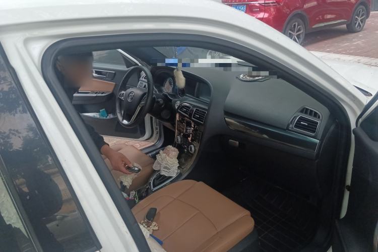 Used Brilliance V5 2014 1.5T Automatic Two-Wheel Drive Luxury Version
