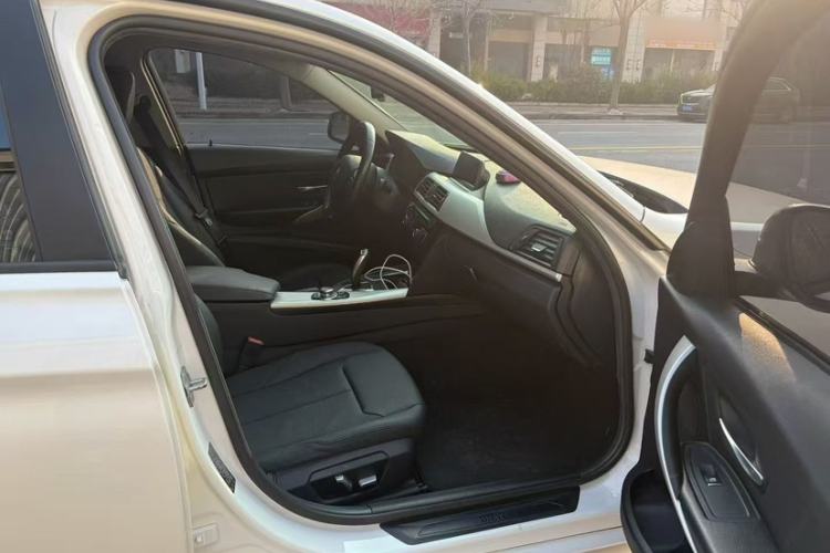 Used BMW 3 Series 2016 320i Fashion Model
