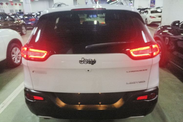 Used  Cherokee 2017 2.0L Superior Edition