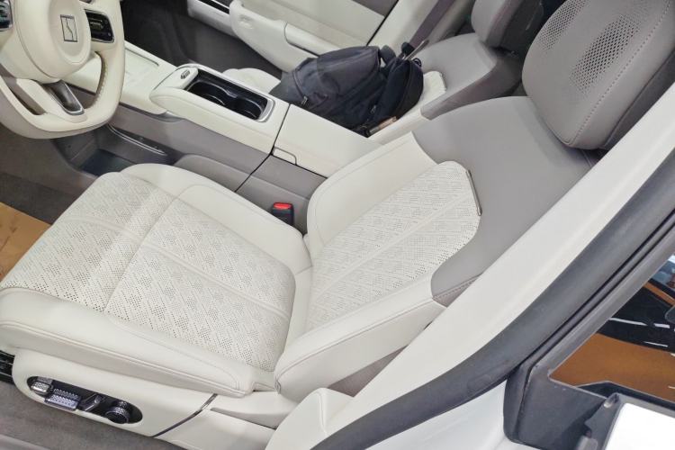 Used Zeekr 7X 2025 100 kWh Long-Range Rear-Wheel Drive with Intelligent Driving Features
