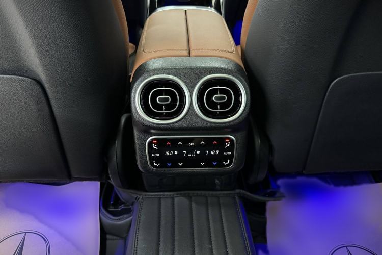 Used Mercedes-Benz GLC 2023 GLC 260 L 4MATIC Luxury Model 5 Seats
