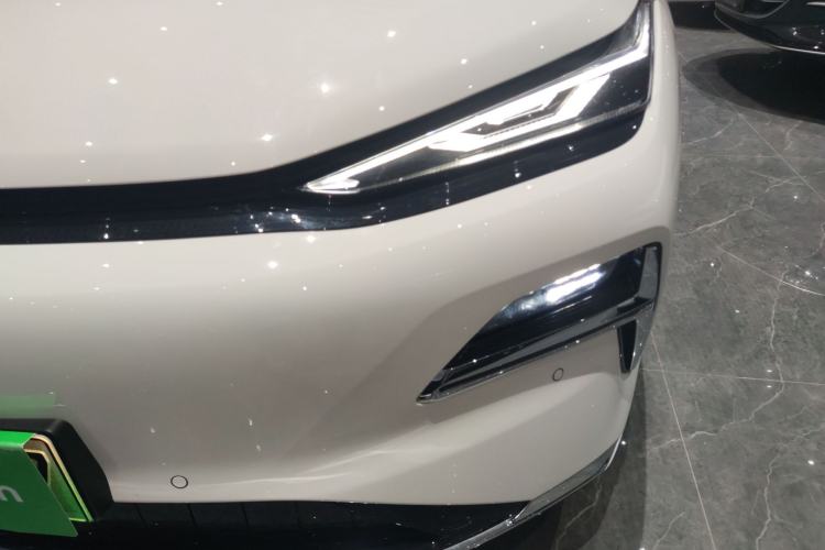 Used  Galaxy 8 2025 130km EM-i Deluxe Edition
