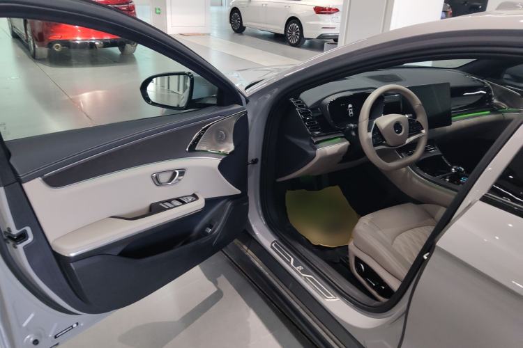 Used BYD Han 2025 EV with 701 km of Laser Radar-Enabled Intelligent Driving
