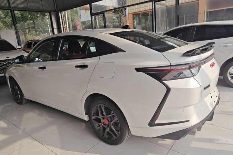 Used Dongfeng Aeolus Yixuan 2022 230T Automatic Adaptive-Beam Knight Edition