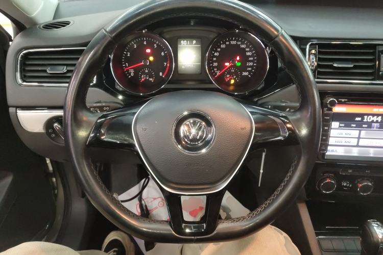 Used Volkswagen Sagitar 2015 230TSI Automatic Comfort Version
