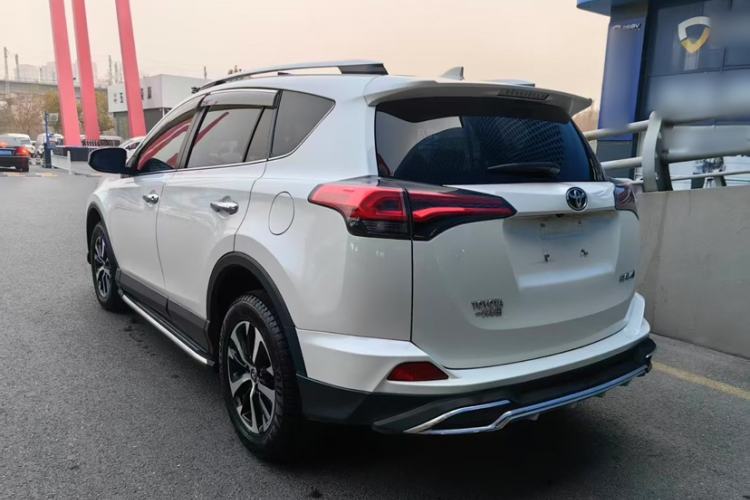 Used Toyota RAV4 2018 2.0L CVT Two-Wheel Drive Fashion X Edition
