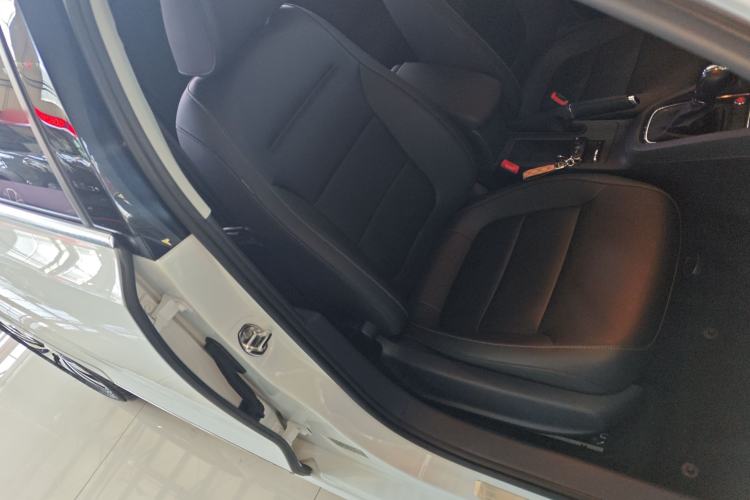 Used Volkswagen Sagitar 2017 230TSI Automatic Comfort Version
