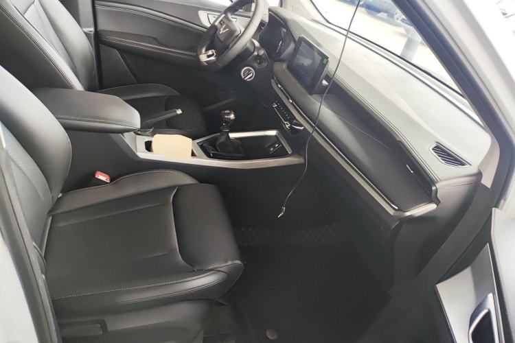 Used Wuling Jiachen 2022 1.5T Manual Light Enjoyment Dynamic Version
