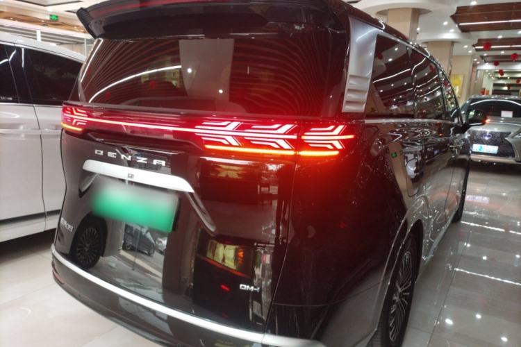 Used Denza D9 2022 DM-i 1040 Prestige Model