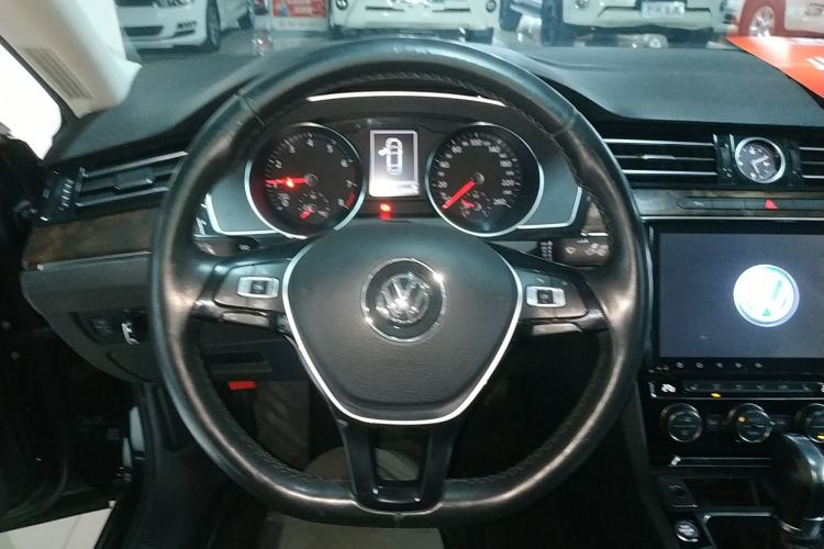 Used Volkswagen Magotan 2017 330TSI DSG Luxury Model
