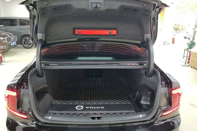 Used Volvo S90 New Energy 2023 T8 Plug-in Hybrid All-Wheel Drive Long-Range Zhiyi Luxury Edition
