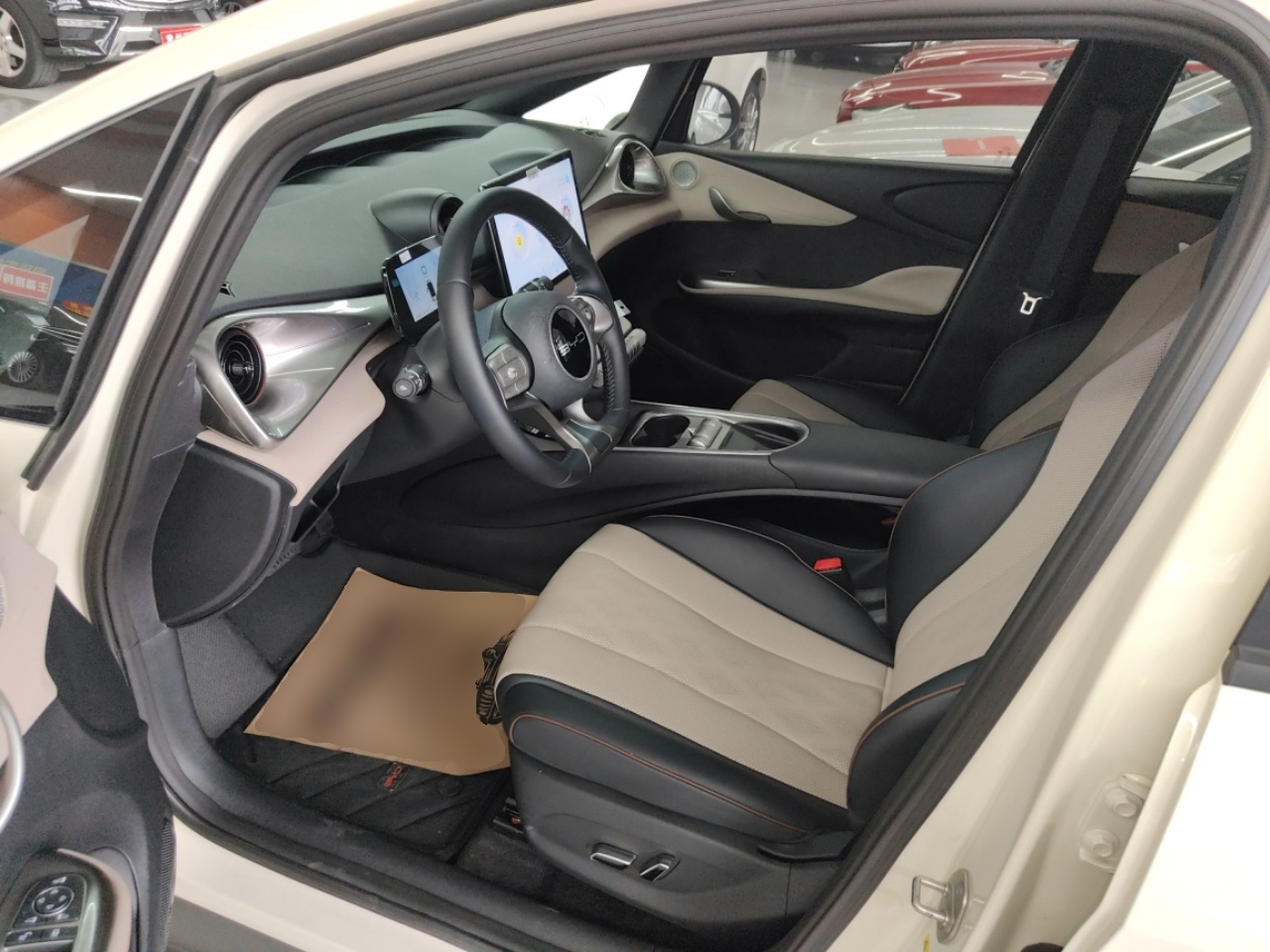 المقاعد الأمامية داخل السيارة