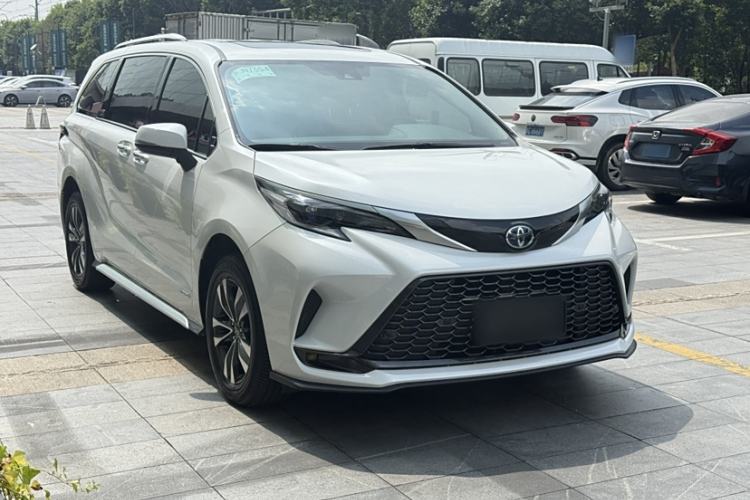 Used Toyota Granvia 2023 2.5L Hybrid Luxury Edition
