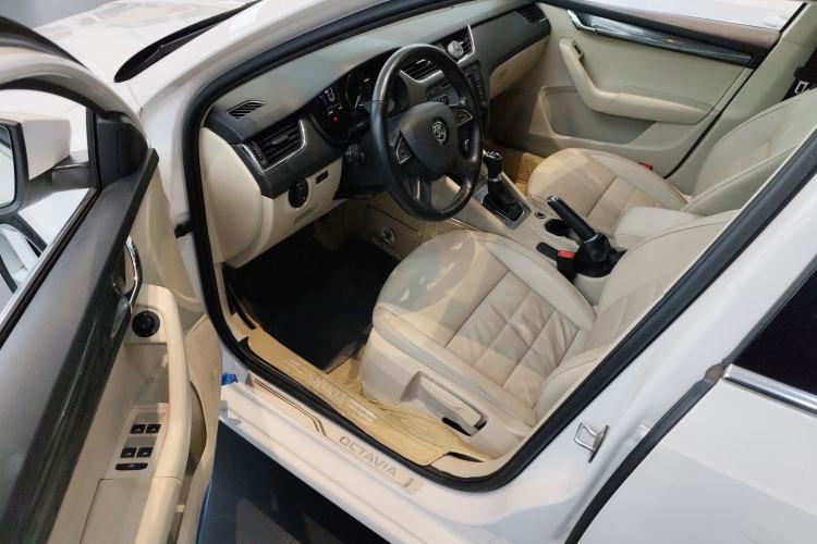 Used Skoda Octavia 2015 1.6L Automatic Yijun Edition
