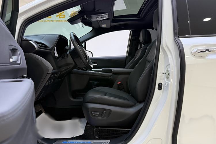 Used Toyota Sienna 2021 2.5L Hybrid Premium Edition