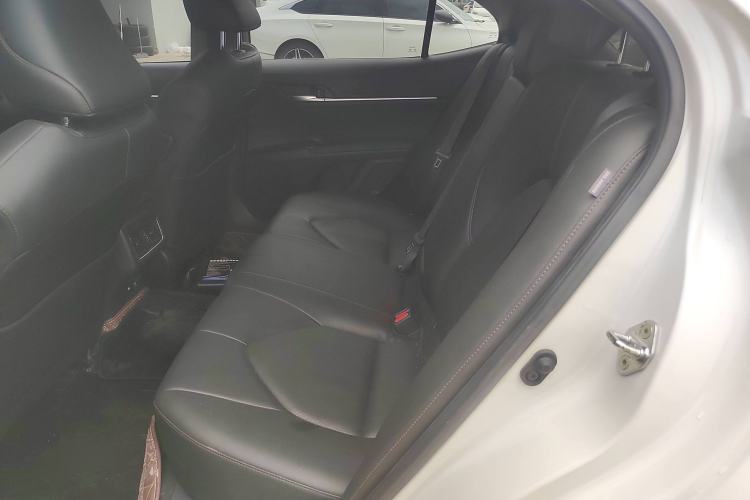 Used Toyota Camry 2021 2.0G Luxury Edition
