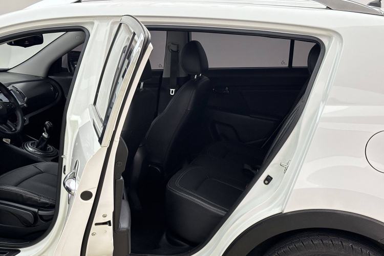 Used Kia Sportage R 2014 2.0L Manual Two-Wheel-Drive GLS
