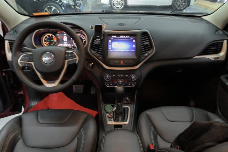 Used  Cherokee 2016 2.4L Leading Smart Version
