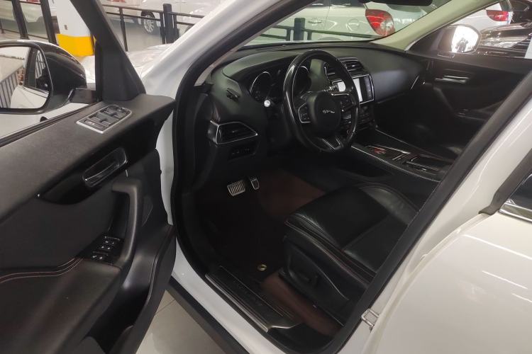 Used Jaguar F-PACE 2018 2.0T Two-Wheel Drive Urban Deluxe Edition
