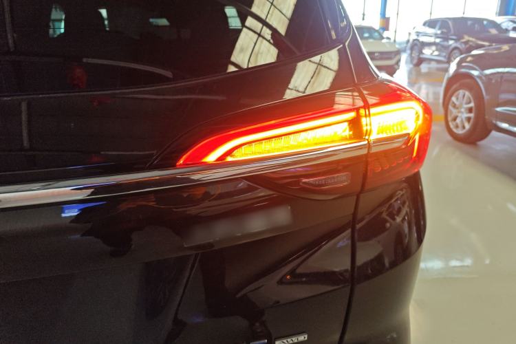 Used Buick Envision 2023 Encore Plus 652T Five-Seat All-Wheel-Drive Luxury Model
