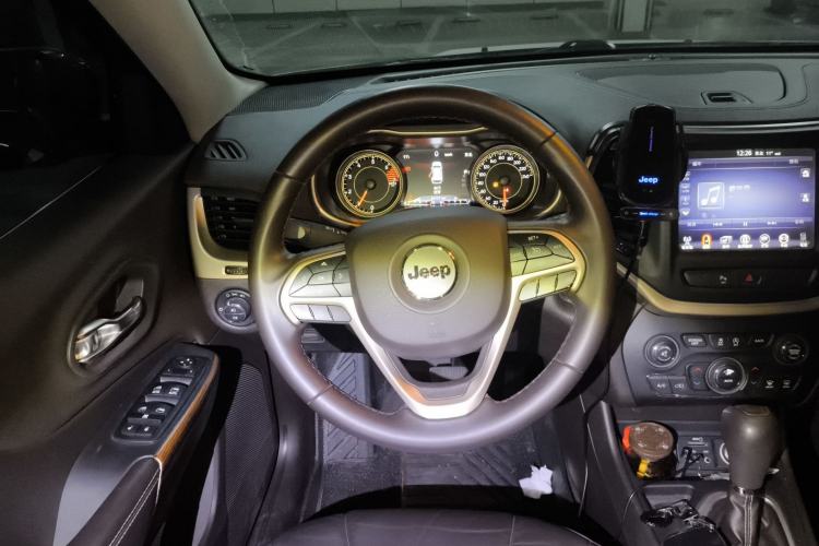 Used  Cherokee 2017 2.0L Superior Edition
