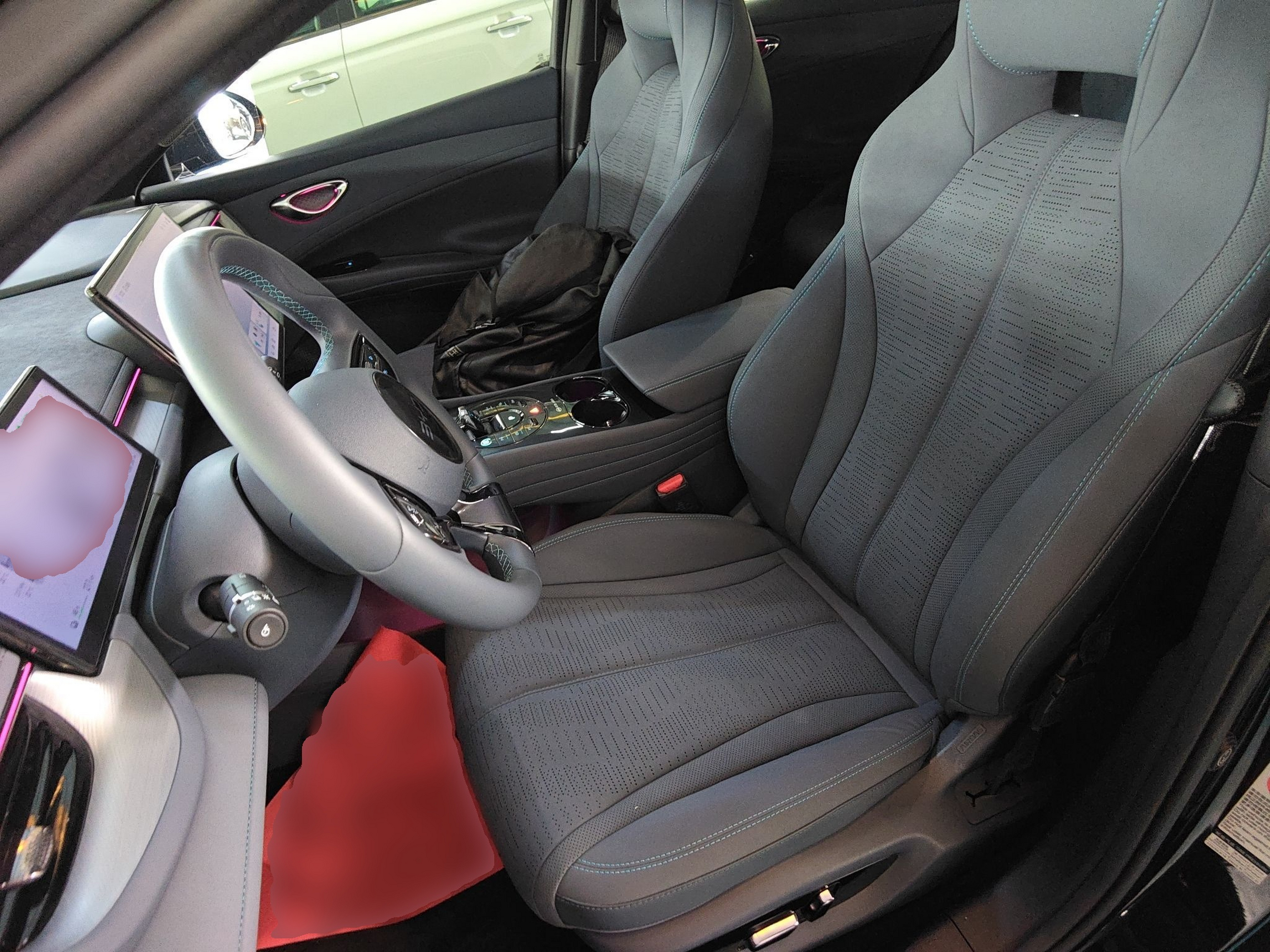 Переднее сиденье в автомобиле