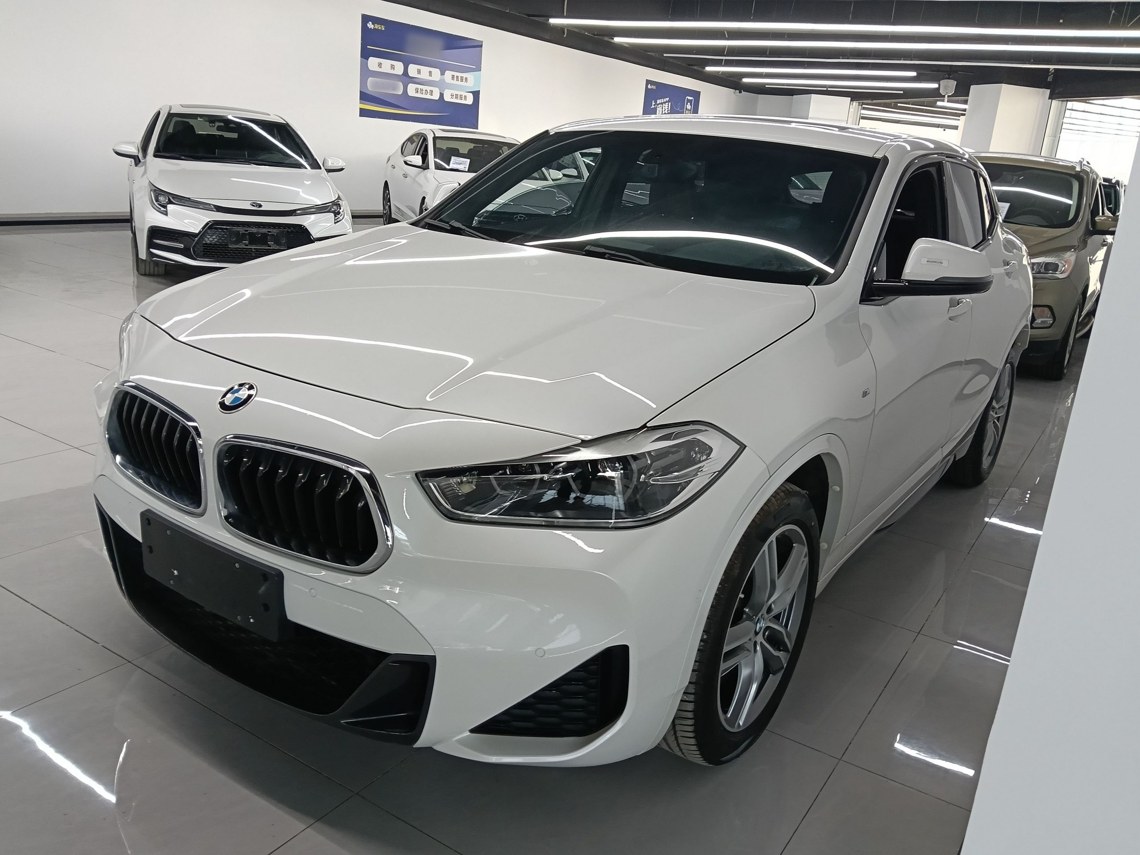 Под передней частью автомобиля