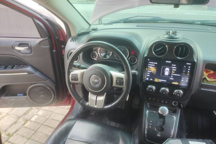 Used  Compass 2012 2.4L Four-Wheel Drive Urban Edition