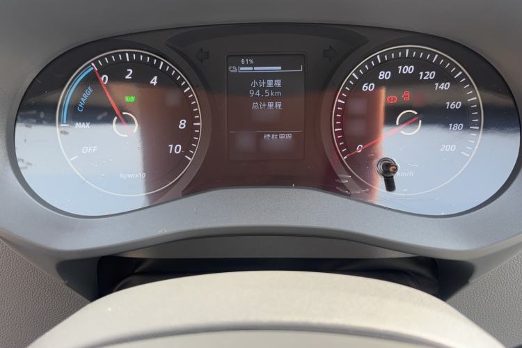 Used Wuling Yangguang 2024 300KM Comfort Version Passenger Van 75kW