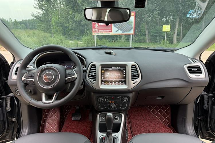 Used  Compass 2017 200T Automatic Family Edition