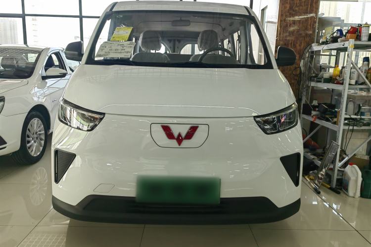 Used Wuling Yangguang 2024 300KM Comfort Version Passenger Van 75kW
