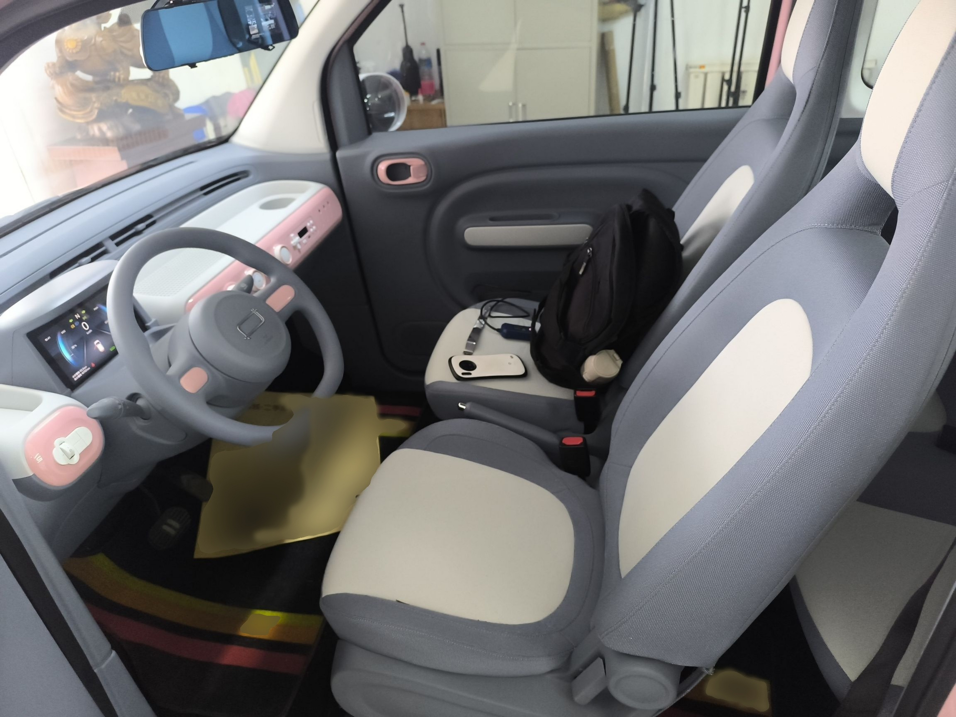 Переднее сиденье в автомобиле