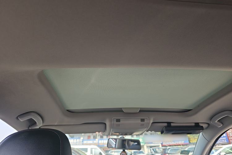 Used Volkswagen Golf 2017 1.6L Automatic Comfort Million-Vehicle Anniversary Edition
