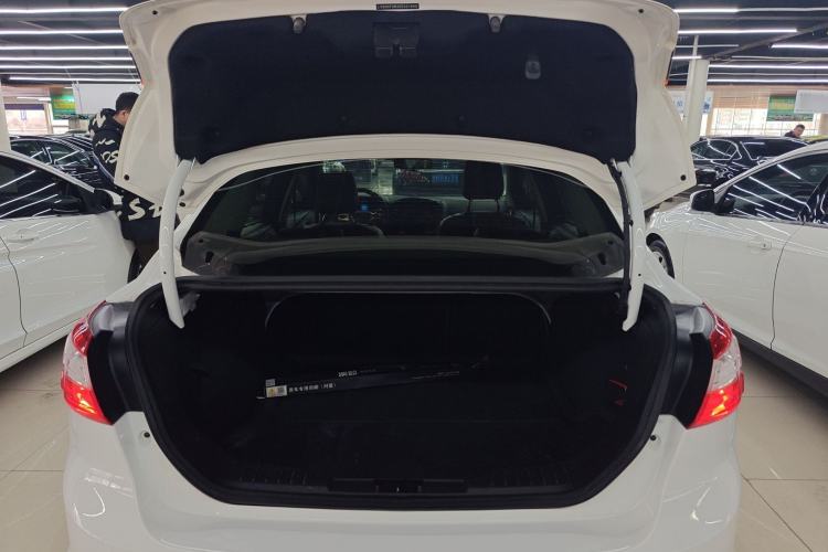 Used Ford Focus 2012 Sedan 1.6L Automatic Fashion Edition
